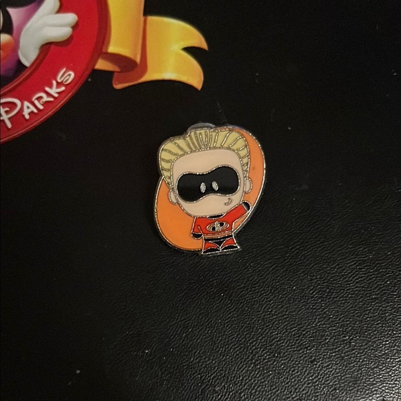 Incredibles Dash 2022Enamel Pin - Picture 1 of 2